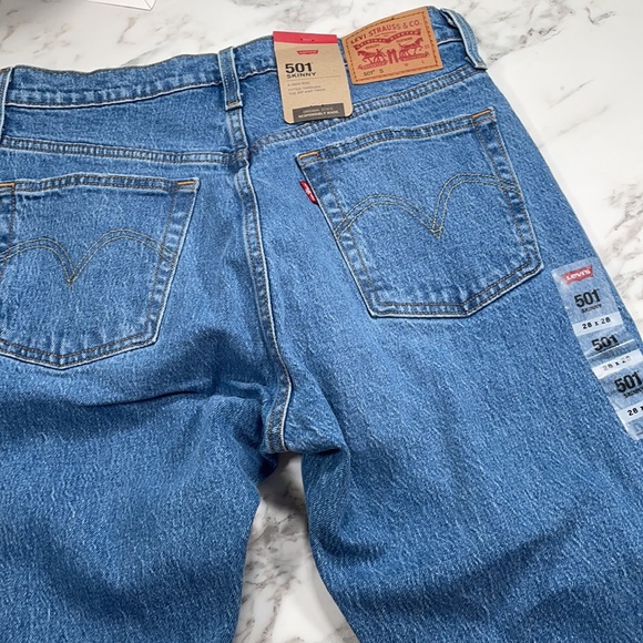 24 HR SALE ONLY Levi’s 501 High Rise Raw Hem Jeans - Picture 4 of 6